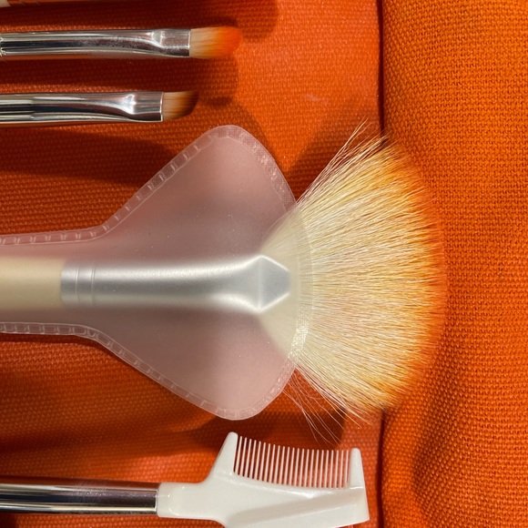 Sephora Makeup brushes & 2 cases 💋 - Picture 3 of 7